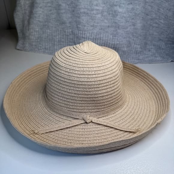Elegant Wide Brim Straw Hat for Women Summer Travel & Beach Fashion - Image 6