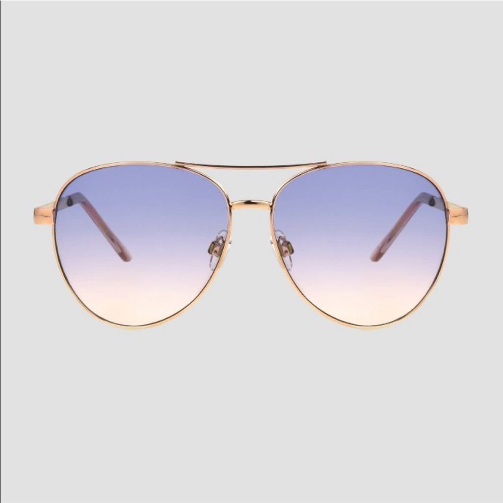 Gradient aviator sunglasses with gold metal frame and stylish tinted lenses for men and women, suitable for travel, driving and outdoor activities